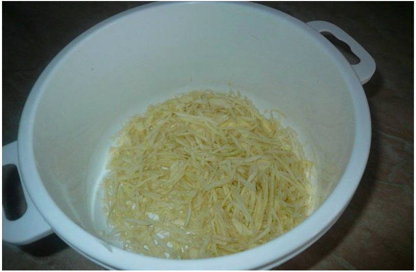 Салат из зеленой редьки с яйцом