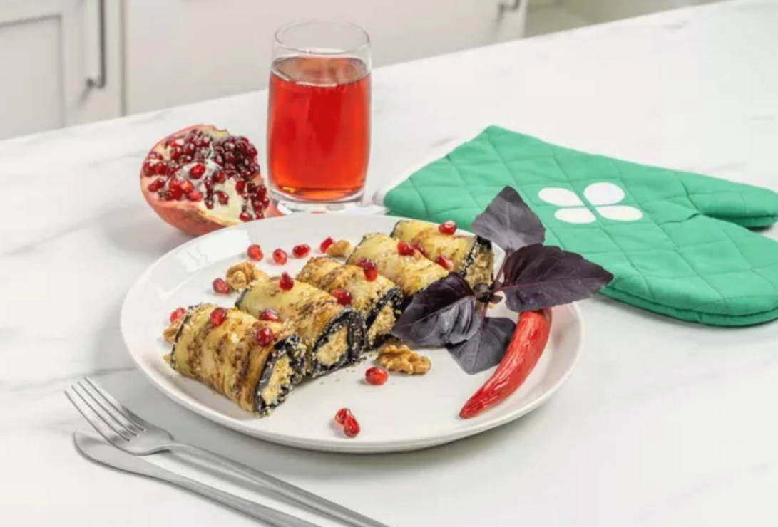 Рулетики из баклажанов с творожным сыром и грецкими орехами по-грузински