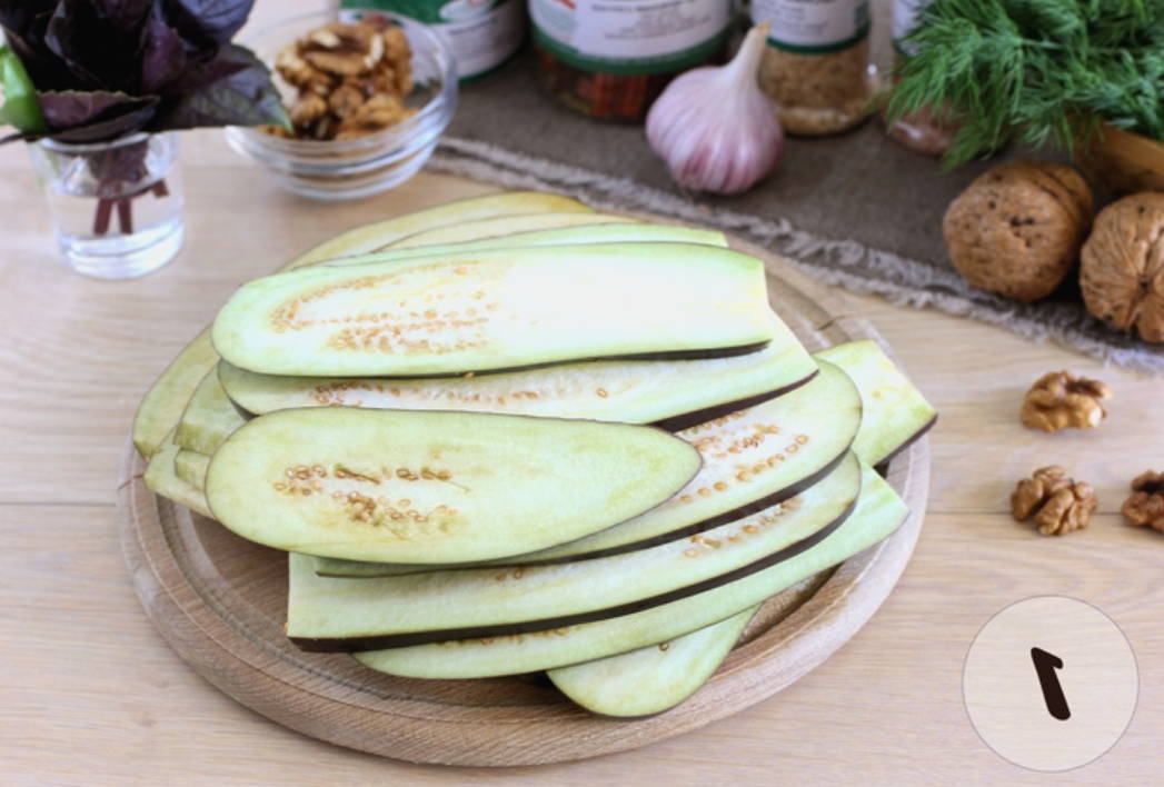 Рулетики из баклажанов с творожным сыром и грецкими орехами по-грузински