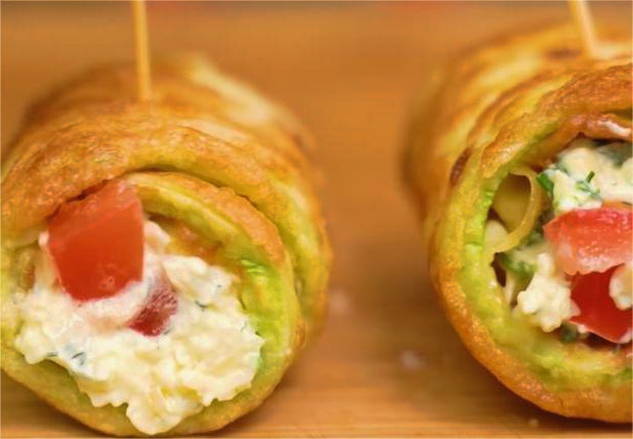 Рулетики из кабачков с помидорами