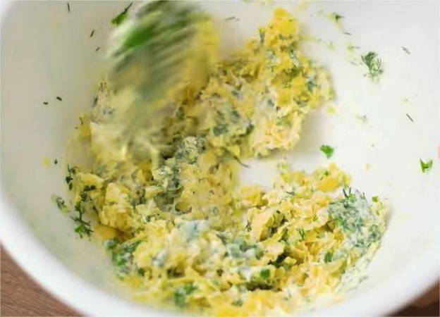 Рулетики из кабачков с помидорами