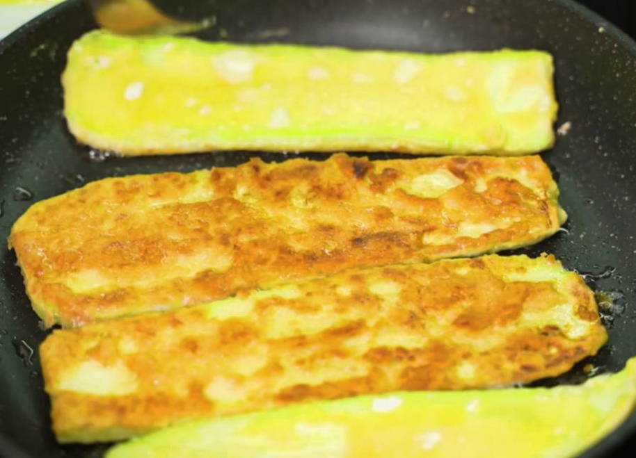 Рулетики из кабачков с помидорами