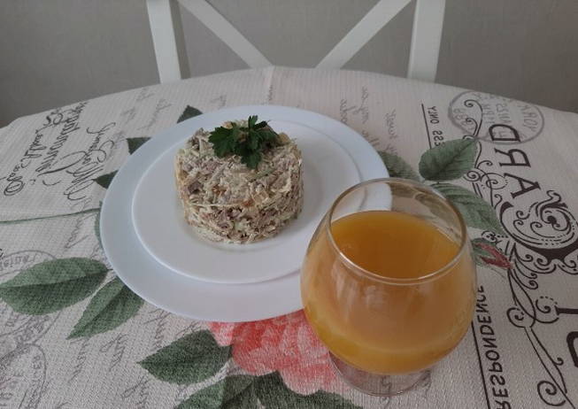 Салат из зеленой редьки с мясом и жареным луком Салат из зеленой редьки с мясом и жареным луком