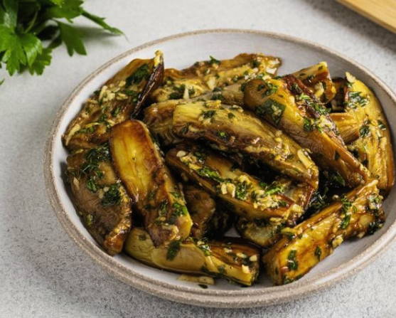 Баклажаны с кинзой и чесноком
