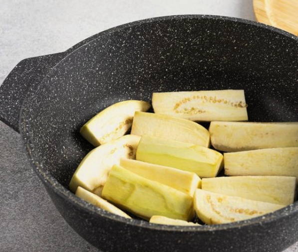 Баклажаны с кинзой и чесноком