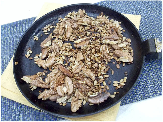 Грузинские рулетики из баклажанов с орехами