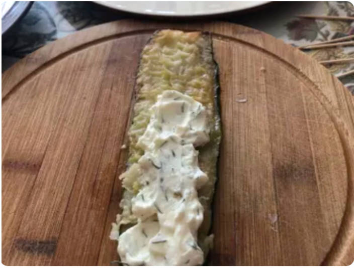 Рулетики из кабачков с творожным сыром, чесноком и зеленью Рулетики из кабачков с творожным сыром, чесноком и зеленью