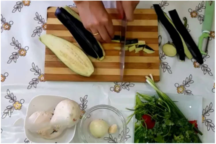 Салат с баклажанами и грибами