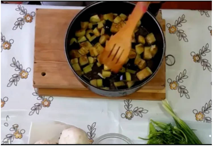 Салат с баклажанами и грибами