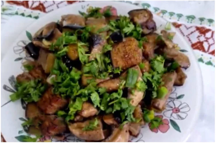 Салат с баклажанами и грибами