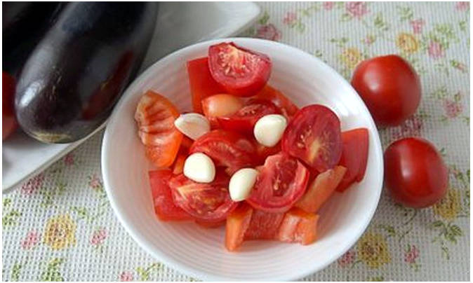 Баклажаны в помидорной заливке