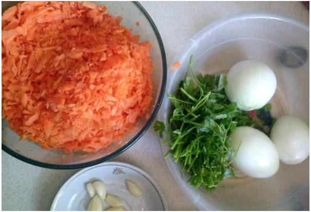 Баклажаны, фаршированные овощами, маринованные