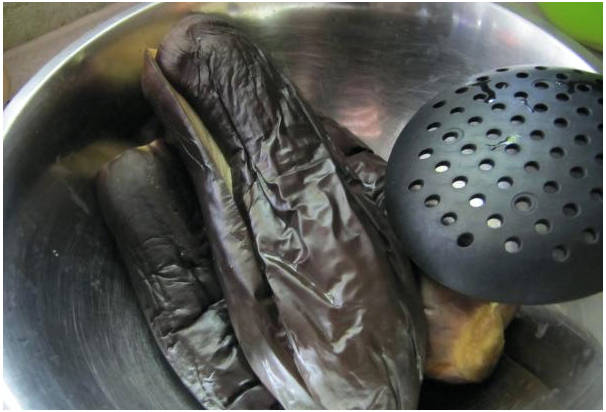 Баклажаны, фаршированные овощами, маринованные