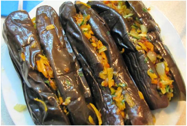 Баклажаны, фаршированные овощами, маринованные
