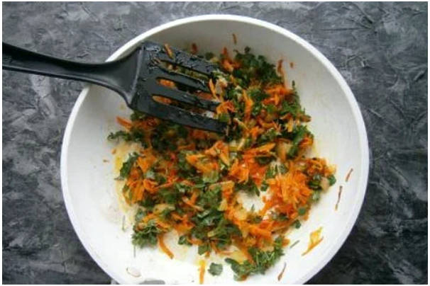 Квашеные баклажаны с морковью и чесноком под гнетом