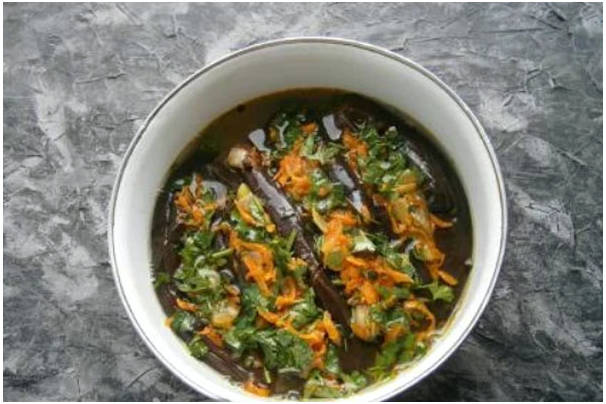 Квашеные баклажаны с морковью и чесноком под гнетом