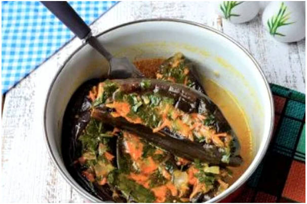 Квашеные баклажаны с морковью и чесноком под гнетом