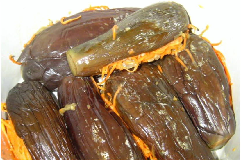 Квашеные фаршированные баклажаны с морковью
