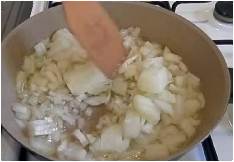 Фаршированные баклажаны морковью и чесноком