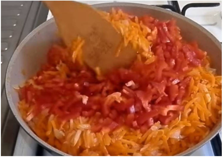Фаршированные баклажаны морковью и чесноком