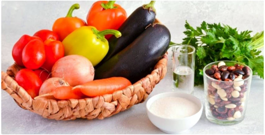 Салат из баклажанов с фасолью и овощами на зиму