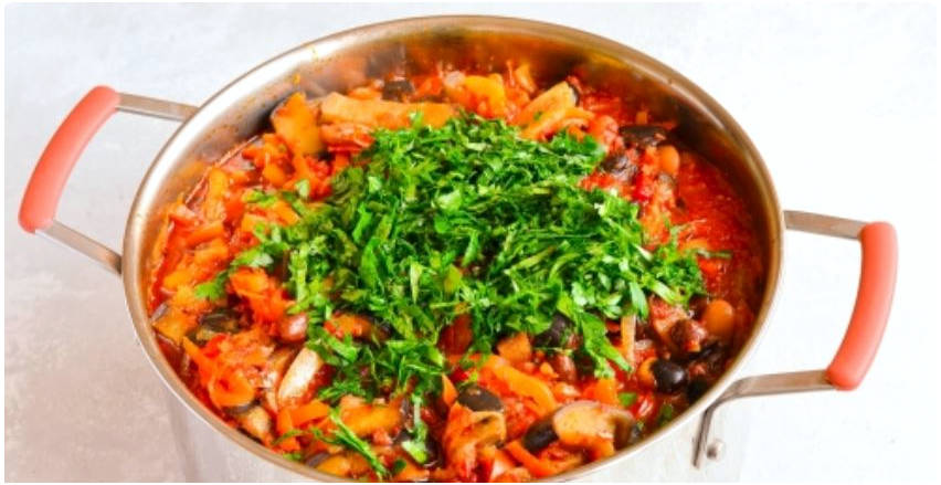 Салат из баклажанов с фасолью и овощами на зиму