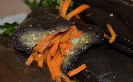 Квашеные баклажаны с морковью и чесноком