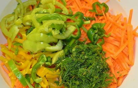 Квашеные баклажаны с морковью и чесноком