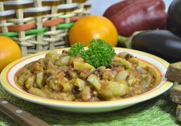 Баклажаны с фасолью