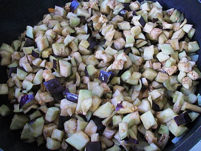 Баклажаны с перцем и помидорами