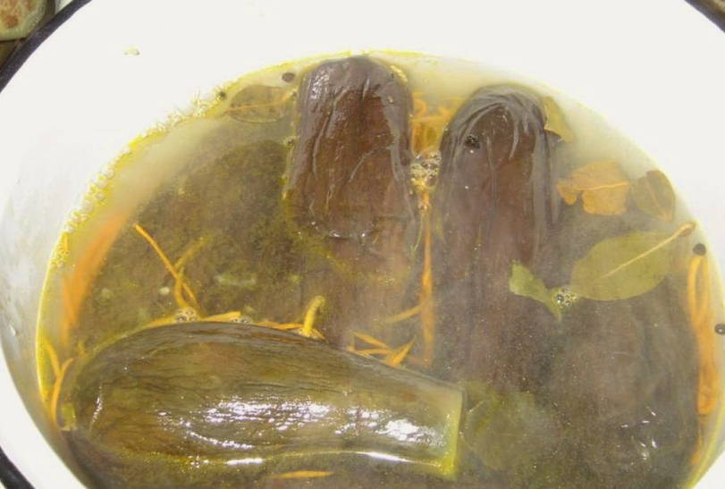 Квашеные баклажаны с морковью Квашеные баклажаны с морковью