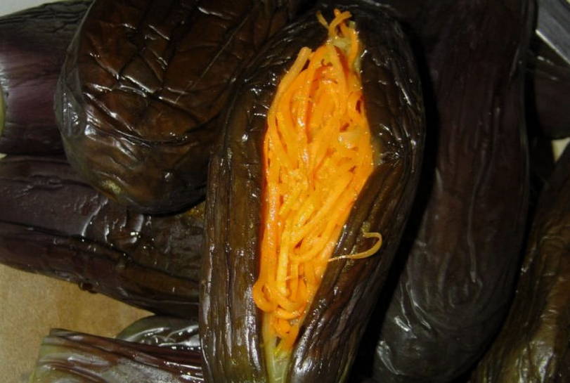 Квашеные баклажаны с морковью Квашеные баклажаны с морковью