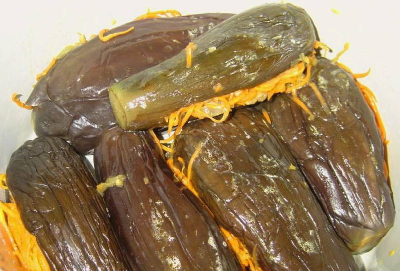 Квашеные баклажаны с морковью Квашеные баклажаны с морковью