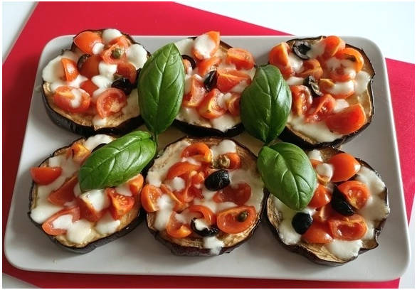 Баклажаны с моцареллой и помидорами