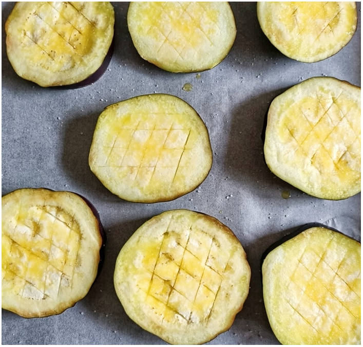 Баклажаны с моцареллой и помидорами