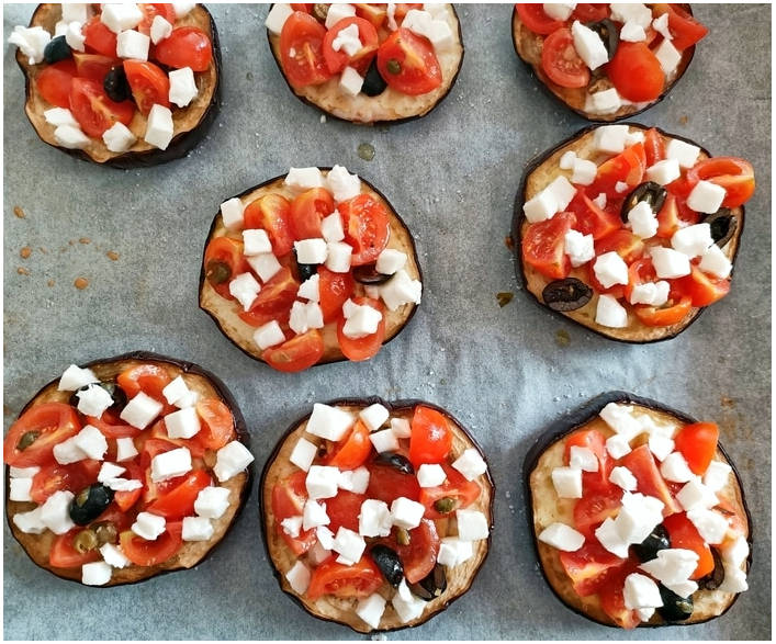 Баклажаны с моцареллой и помидорами