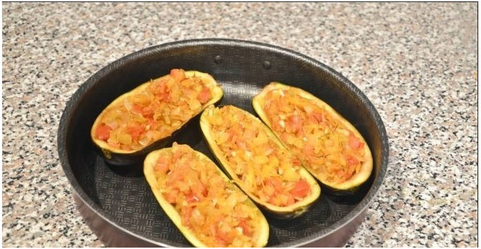 Баклажаны, фаршированные овощами
