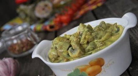 Грибы в сливках на сковороде