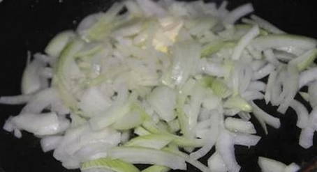 Грибы в сливках на сковороде