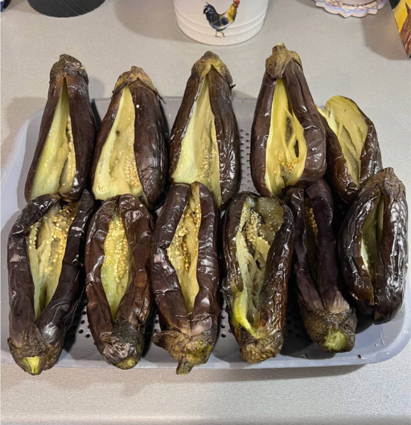 Квашеные фаршированные баклажаны морковью и чесноком