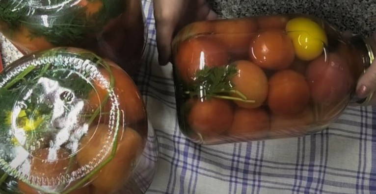 Помидоры с морковной ботвой и уксусом на 3 литровую банку на зиму