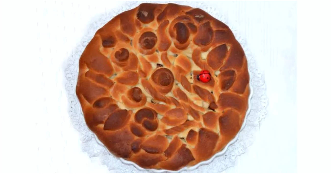 Постный пирог с яблоками на дрожжах в духовке
