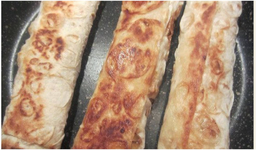 Пирожки из лаваша с яблоками на сковороде