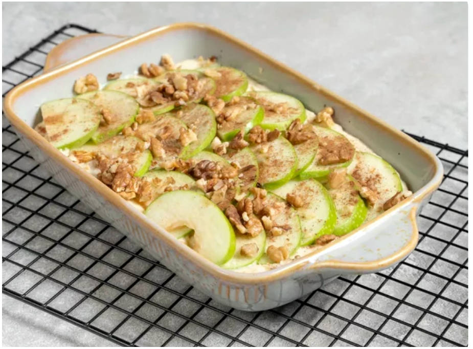 Пирог с яблоками и грецкими орехами