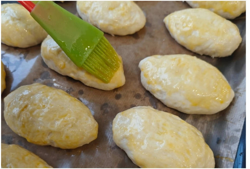Пирожки с яблоками и корицей