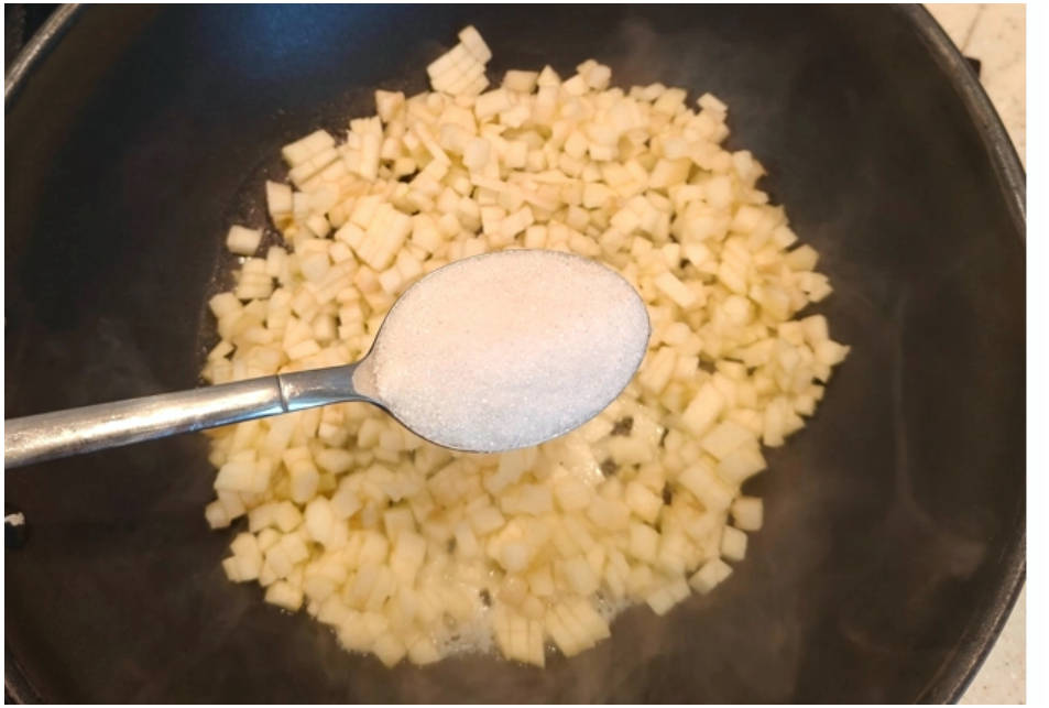 Пирожки с яблоками и корицей