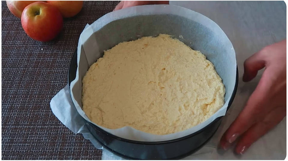 ПП шарлотка из рисовой муки и творога с яблоками