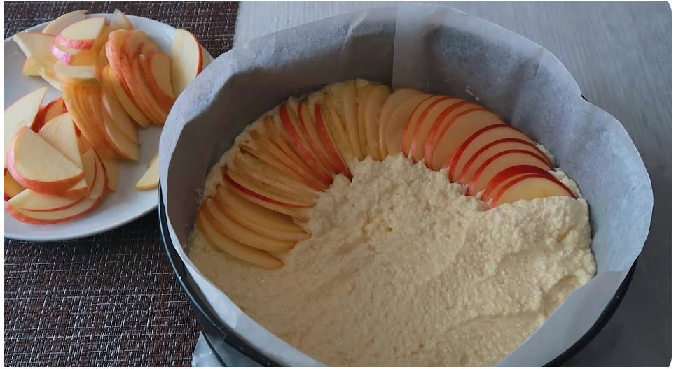 ПП шарлотка из рисовой муки и творога с яблоками