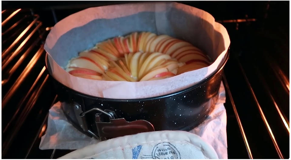 ПП шарлотка из рисовой муки и творога с яблоками