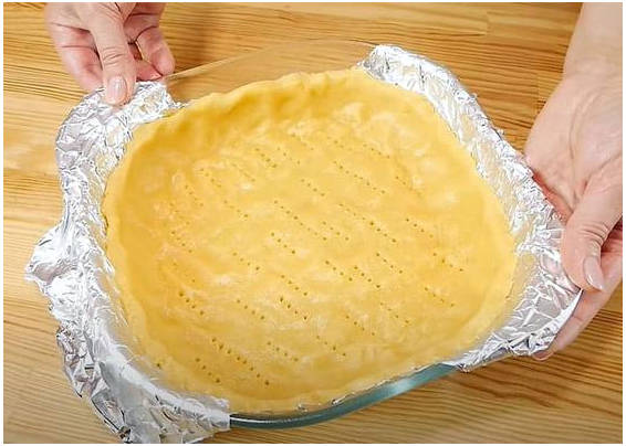 Пирог с яблоками и безе сверху